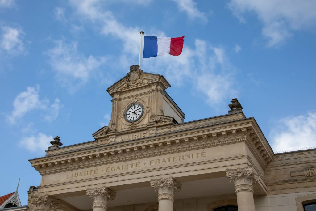 Découvrez comment l'IA generative a permise à notre client une région française d'alimenter ses bases de données